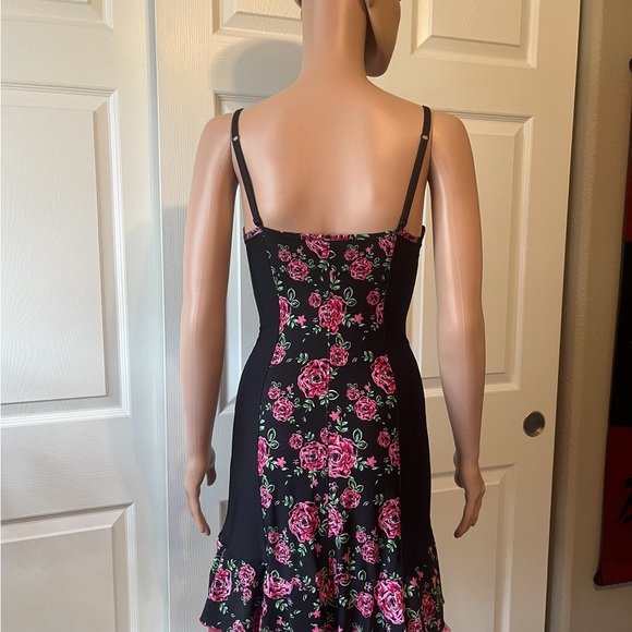 Black Corset Nightie w/Hot Pink and Green Flowered Trim - Picture 3 of 4